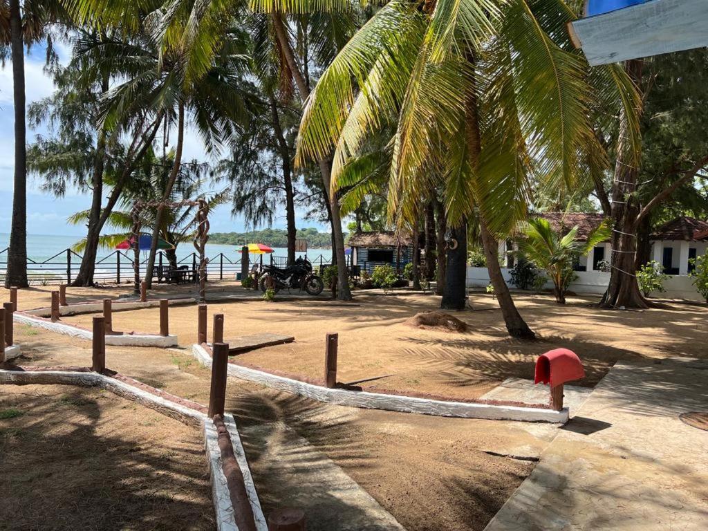 Tsunami Beach Hotel Arugam Bay Exterior foto